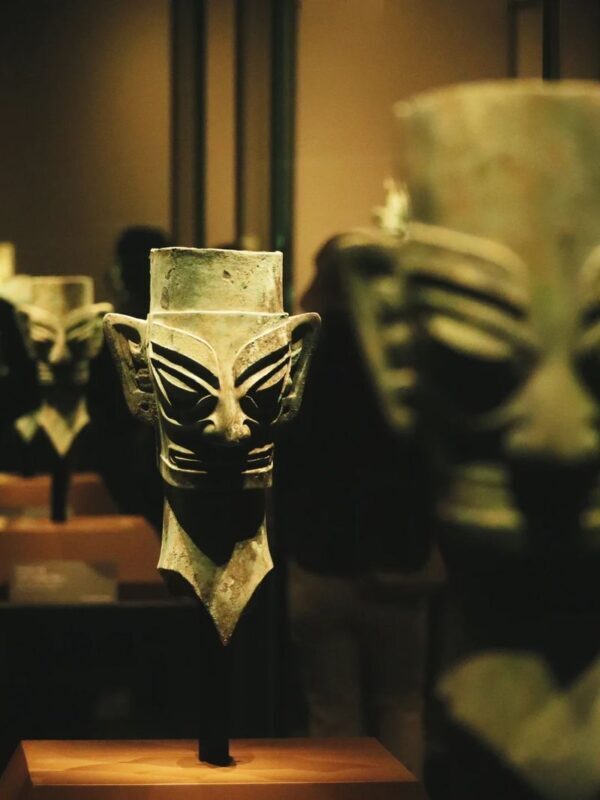 One-Day Tour to Chengdu Research Base of Giant Panda Breeding and Sanxingdui Museum - Who will get the most from this day?