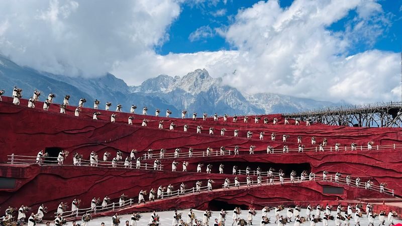One-day tour to Jade Dragon Snow Mountain in Lijiang, Yunnan - Spruce Meadow among the trees