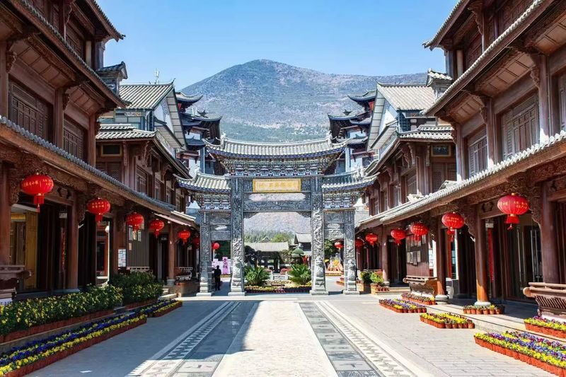 One-Day Tour to Kunming Western Hills and Yunnan Nationalities Village - Yunnan Nationalities Village: culture at a brisk pace