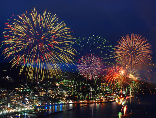 One-day tour to Mount Omuro in Tokyo and the Atami Fireworks Festival - Atami before the fireworks: keep an eye on the clock