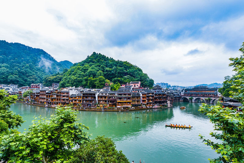 One-Day Tour to Phoenix Ancient Town from Zhangjiajie - Making sense of value and ticket arrangements