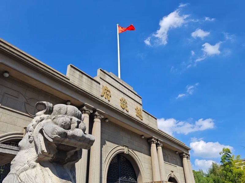 One-day tour to Sun Yat-sen Mausoleum in Nanjing (multiple combination routes) - Confucius Temple and the Qinhuai River: a lively finish