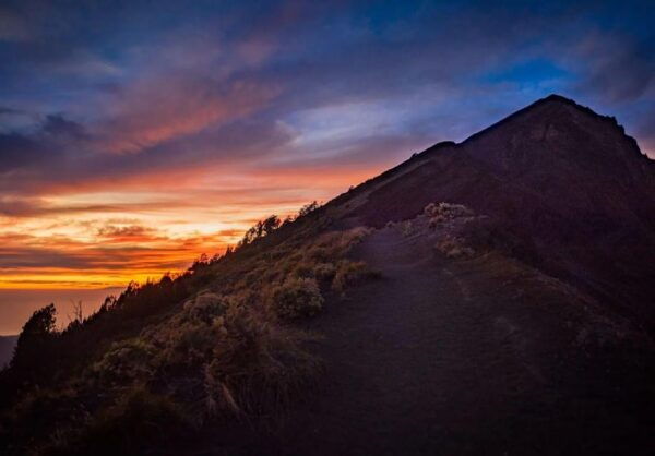 One Day Trekking Mount Rinjani With Beautiful Sunrise - Essential Items to Bring