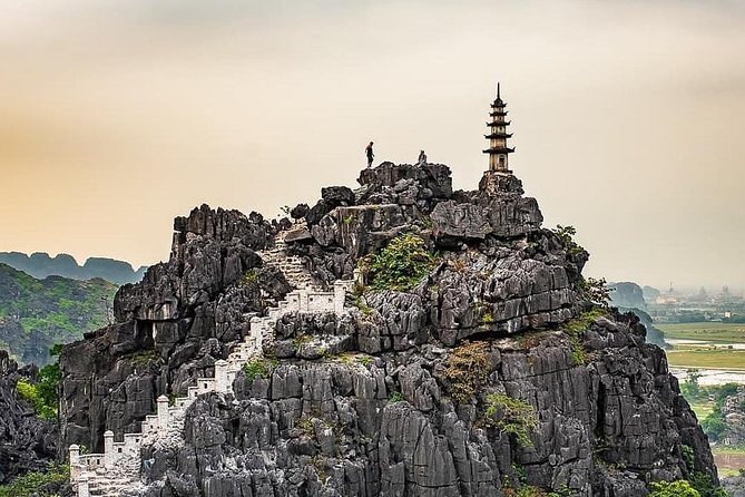 One Day With Hoa Lu Capital, Mua Cave and Trang an Grottoes (Small Group Tour) - Trang An Grottoes: Discovering the Mystical Caves