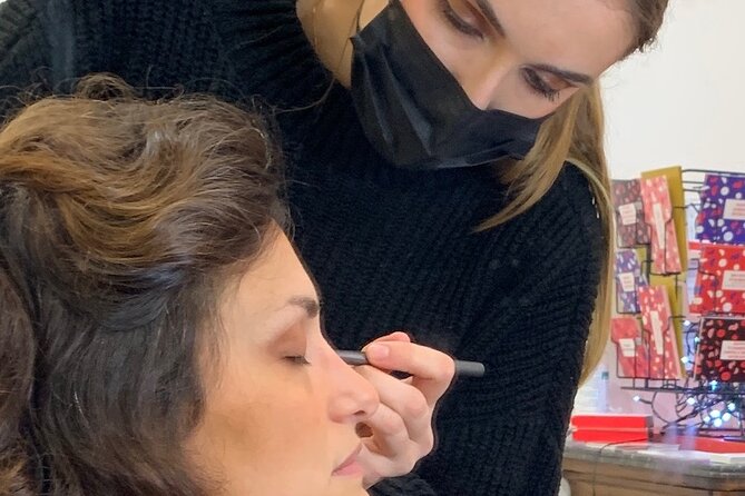 One-Hour Private Makeup Class With a Pro Makeup Artist - Meeting and Pickup