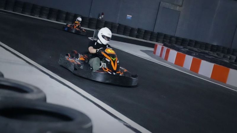 ONE KART Shenzhen Huafa Store - Age, height, clothing, and timing