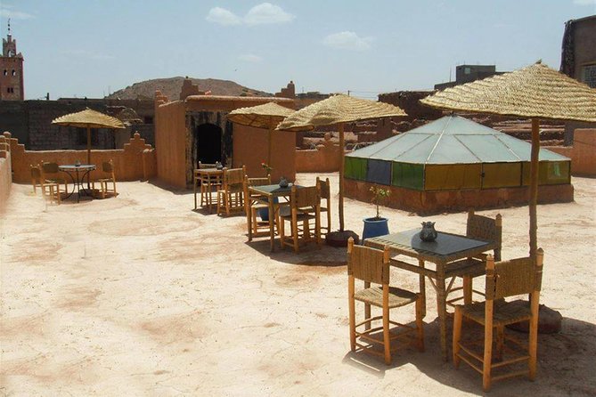 One Night Far Away From Noise in Beautiful Riad - Getting There