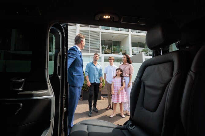 One Way Luxury Transfer to Gold Coast Theme Parks - Who Is This Transfer Best For?