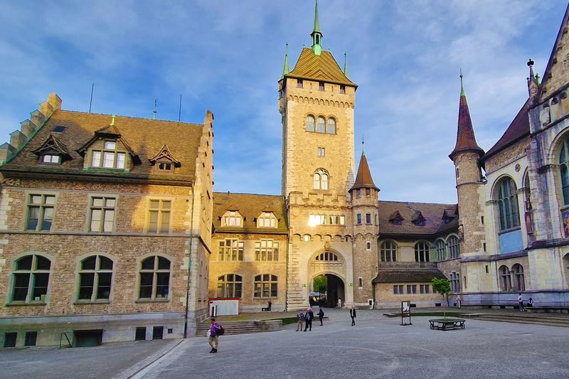Open-Top Bus Sightseeing Tour in Zurich - What the audio guide can and cannot do