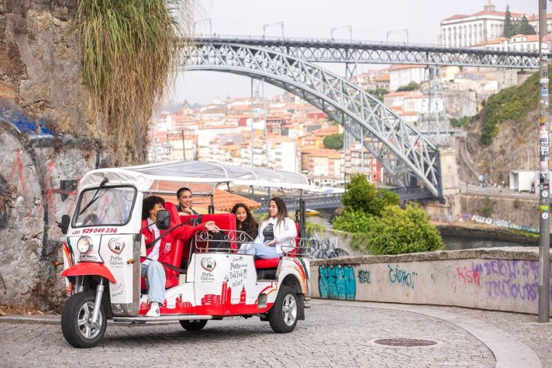 Oporto Tuk Tuk Tour: Among bridges and mysteries - 1.30h - Good To Know