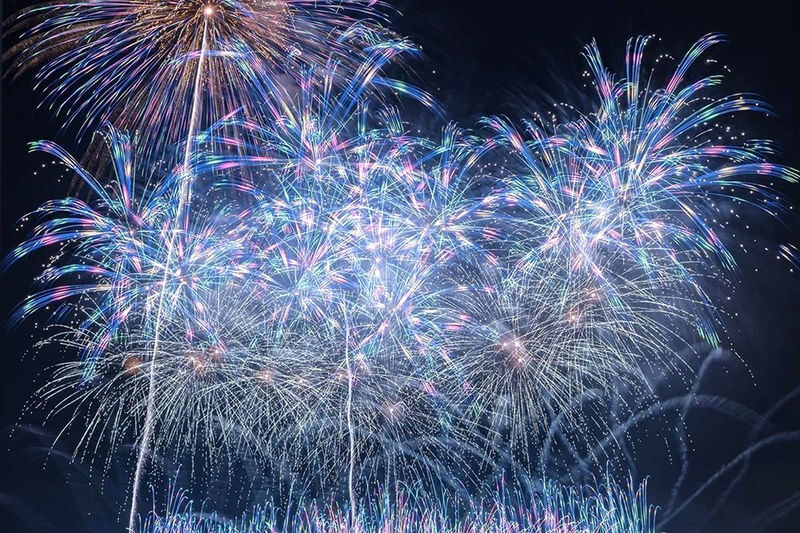 Optional Fireworks Cruise: Tokyo Atami Sea Fireworks Festival One-Day Tour: Kamakura Enoshima / Hakone Lake Ashi Classic Routes Optional (Departing from Tokyo / Chinese and English Services) - A 20-minute show, with a long journey around it