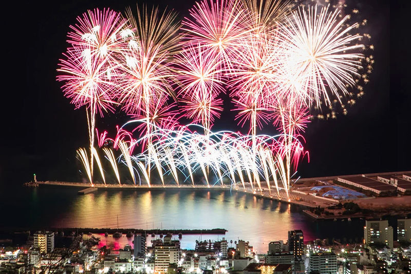 Optional Fireworks Cruise: Tokyo Atami Sea Fireworks Festival One-Day Tour: Kamakura Enoshima / Hakone Lake Ashi Classic Routes Optional (Departing from Tokyo / Chinese and English Services) - What the price includes, and what it does not