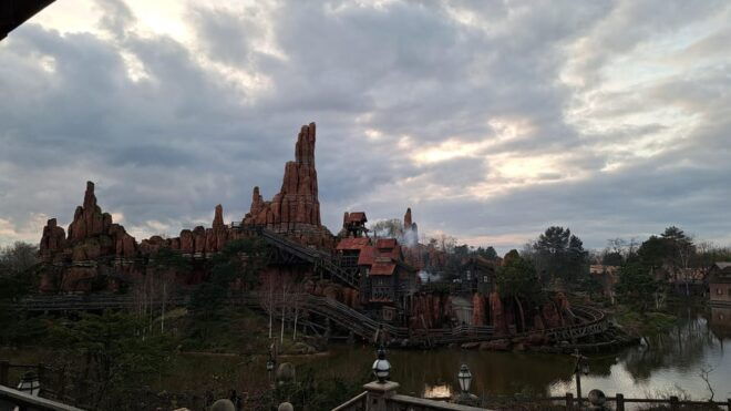 Orlando: Disneyworld and Universal Studios Personal Planner - Included Features