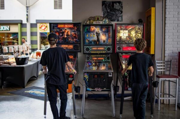 Orlando: The Pinball Palace at Dezerland Park - Refreshment and Dining Options