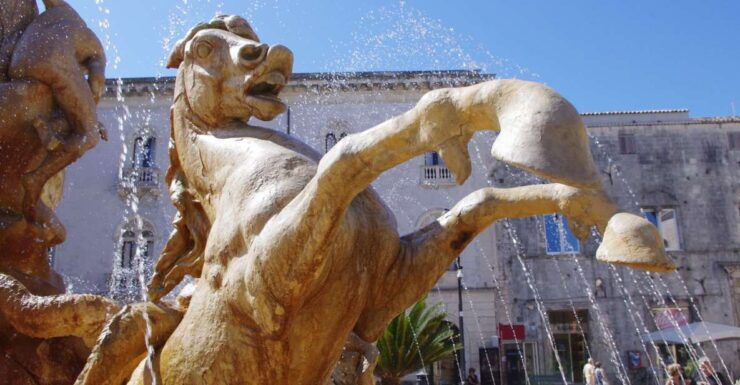 Ortigia: Private Walking Tour and Boat Trip - Good To Know