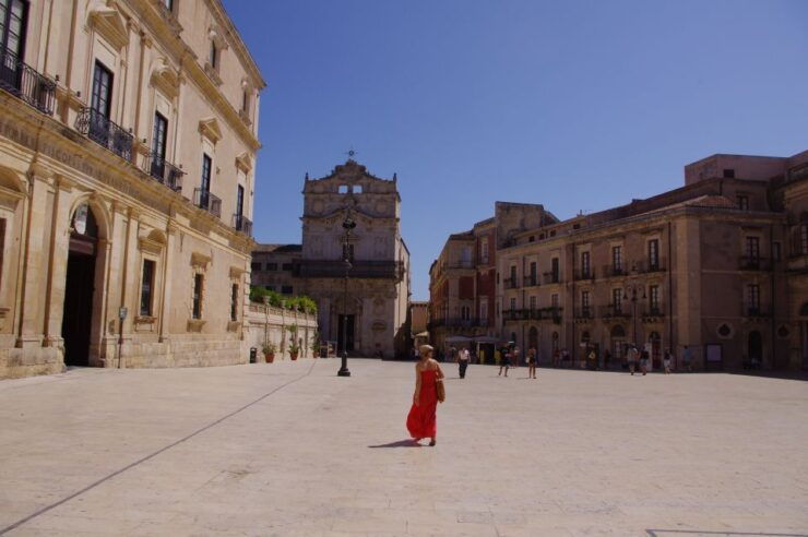 Ortigia: Private Walking Tour and Boat Trip - Activity Highlights