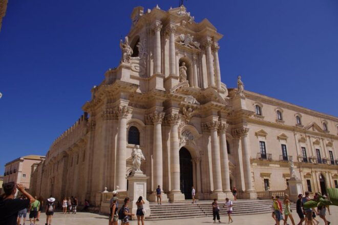 Ortigia: Private Walking Tour and Boat Trip - Boat Trip Experience