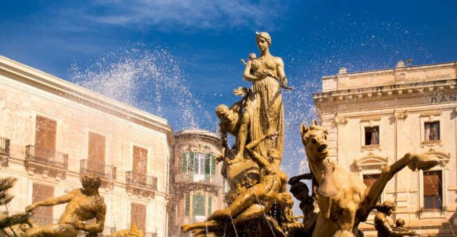 Ortigia Private Walking Tour With Photographer - Itinerary and Activities