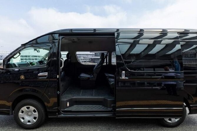 Osaka Airport: Private Arrival Transfers to Osaka City - Operated by Car Easy Go
