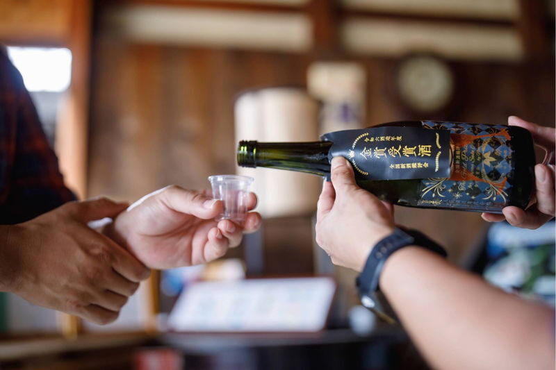 Osaka: Award-Winning Sake Brewery Tour & Tasting Experience - Tasting sake where it is made