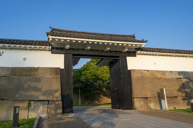 Osaka Castle Historical Private Tour: Stories of Samurai and Shoguns - What the private format is worth