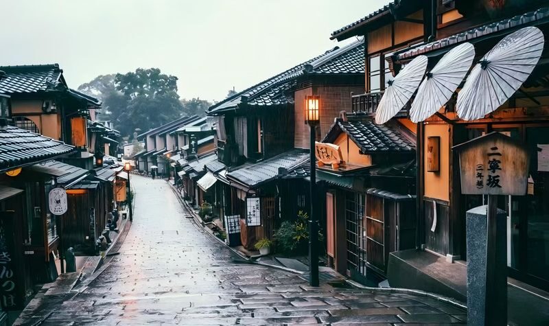 Osaka City/Kyoto/Nara/Uji/Kobe Popular Locations Customized Chartered Car Day Tour - Price, vehicle size, and the extras that change the total