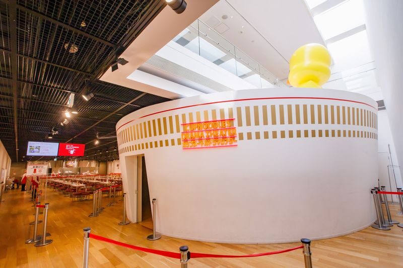 Osaka: Cup Noodles Museum & Gourmet Tour - Guides can make a short visit feel personal