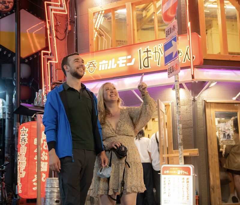 Osaka Dotombori Food & Local Izakaya Bar Crawl Tour - Who will get the most from this Osaka night walk