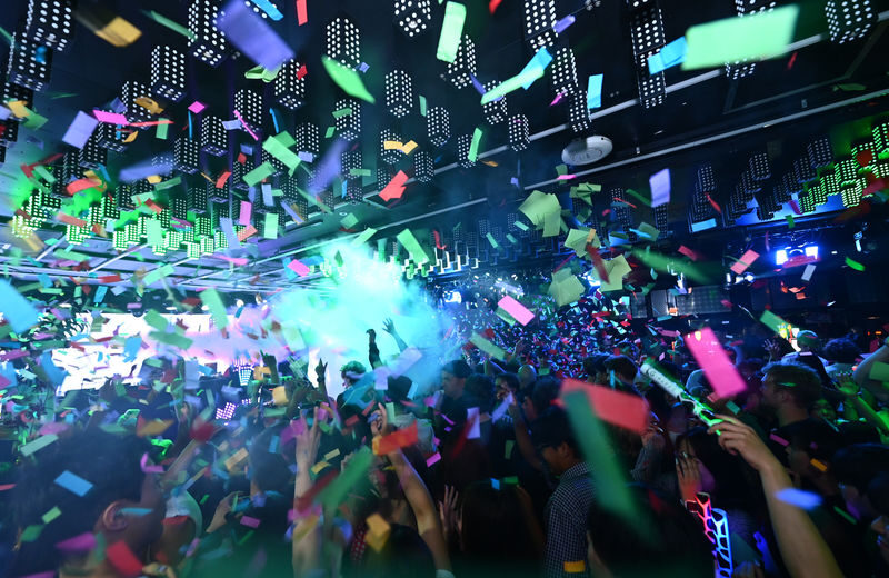 Osaka Dotonbori: GIRAFFE Nightclub Admission Ticket / VIP(For Foreigners only) - Timing your night, and the ticket date