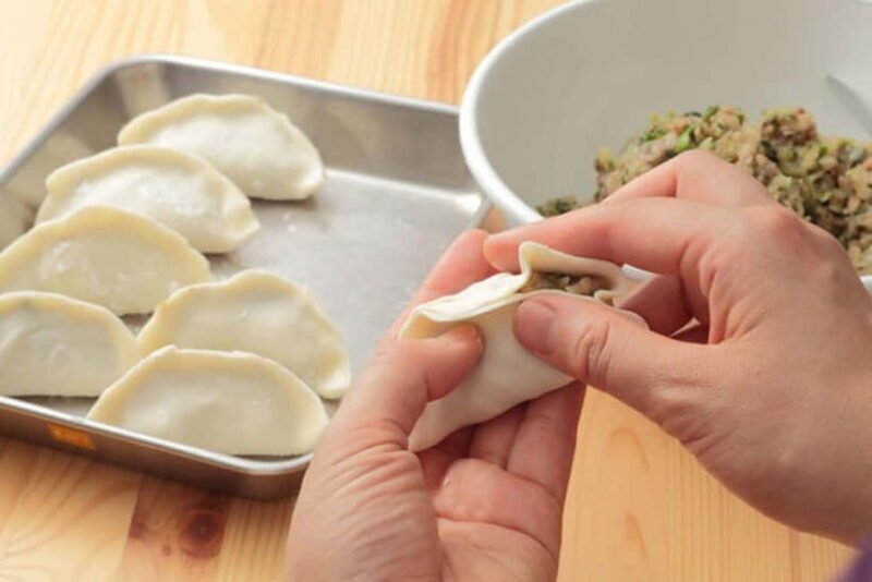 Osaka: Dumplings Workshop with Beer - The Value of the Experience