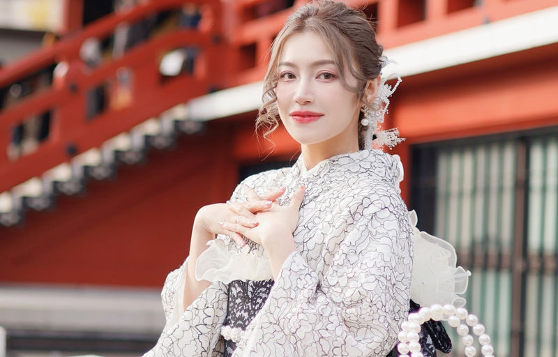 Osaka Kimono/Yukata Rental & Photography Experience (Provided by Oukakimono) - Choosing a style at the Kuromon Market shop