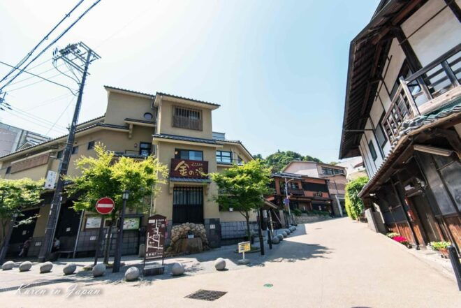 Osaka: Kobe Outlets, Hot Springs, and Night View Day Trip - Shopping Experience