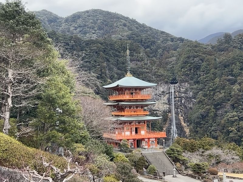 Osaka Kumano Nachi Taisha & Hayatama Taisha Full-Day Guided Tour - Bento lunch and a breather along the route