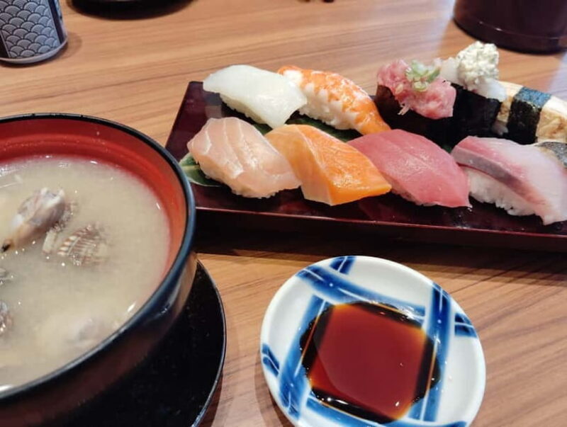 Osaka: Kuromon Market 1.5-Hour Seafood & Street Food Tour - Detailed Breakdown of the Tour Experience