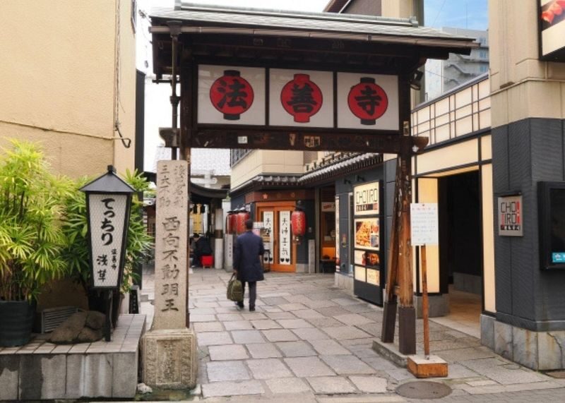 Osaka Kuromon Market Dotonbori Half-Day Small Group Food Tour - Doguyasuji adds a different kind of food stop