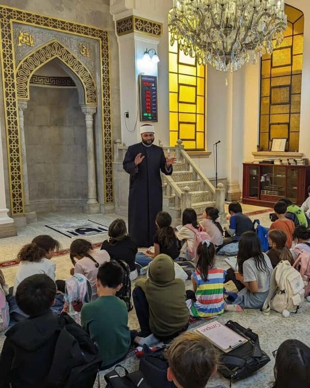 Osaka Muslim-Friendly City Highlights Tour with Lunch - Good To Know