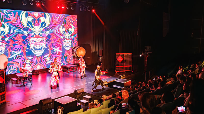 OSAKA NIGHT FUSION Japanese taiko kabuki samurai dance show - Japanese stage arts with a pop beat