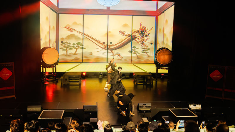 OSAKA NIGHT FUSION Japanese taiko kabuki samurai dance show - Who will enjoy Osaka Night Fusion most?