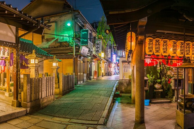 Osaka Nightlife Adventure: Bar Hopping, Shopping and Sightseeing - Professional Local Tour Guide