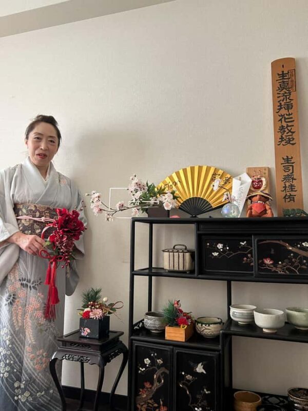 Osaka: Private Art and Meditate Class Activity Takarazuka - Personalizing a Fan: Write Your Name in Kanji