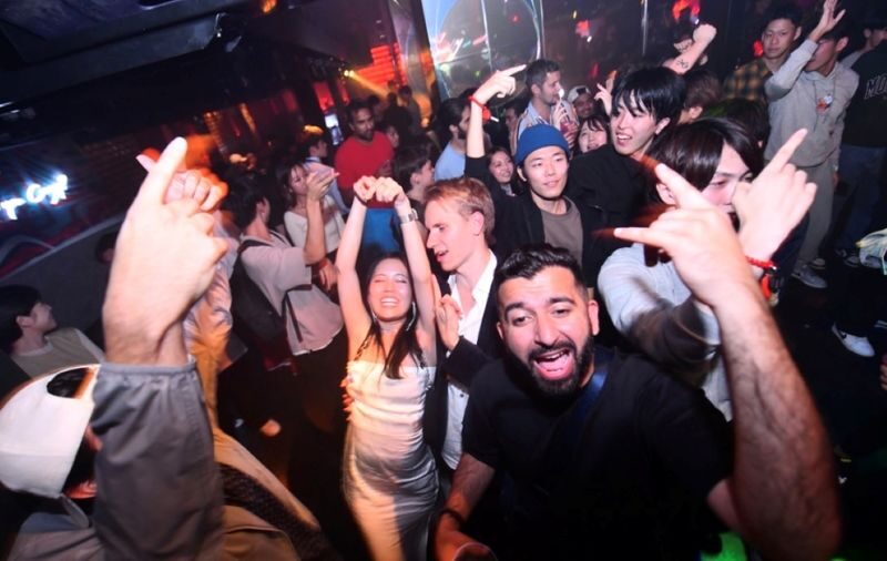 Osaka Shinsaibashi: CRAZY LAND by CHEVAL Nightclub Admission Ticket - A high-ceiling club in the middle of Shinsaibashi