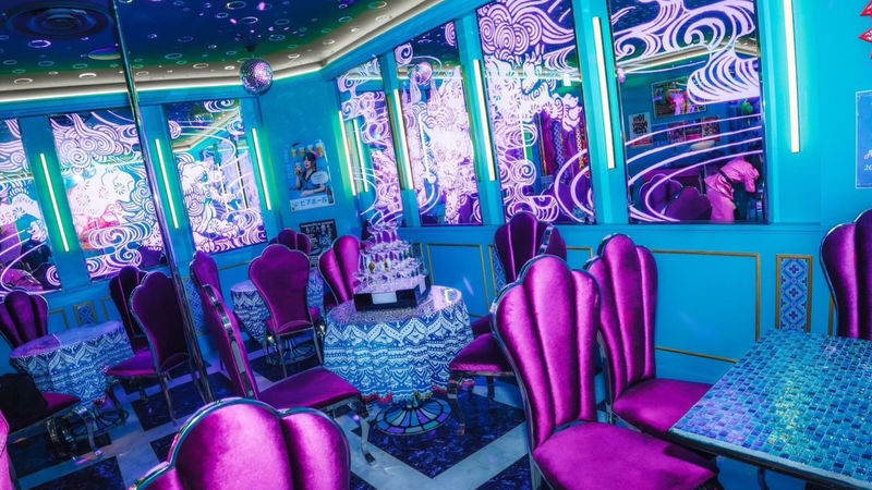 Osaka Shinsaibashi: FARPLANE PARCO BAR Admission Ticket with drink(For Foreign) - The decor is part of the outing
