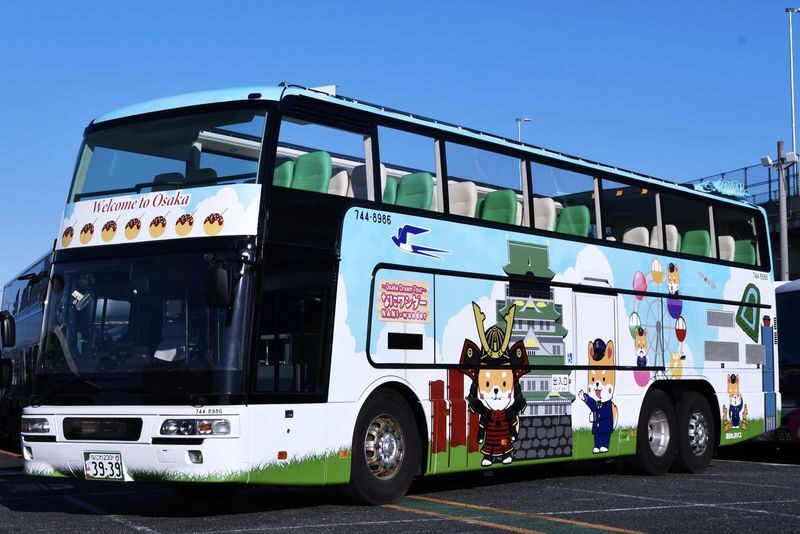 Osaka Sky Vista Double-Decker Open-Top Bus Tour - The Osaka Station meeting point needs a little care
