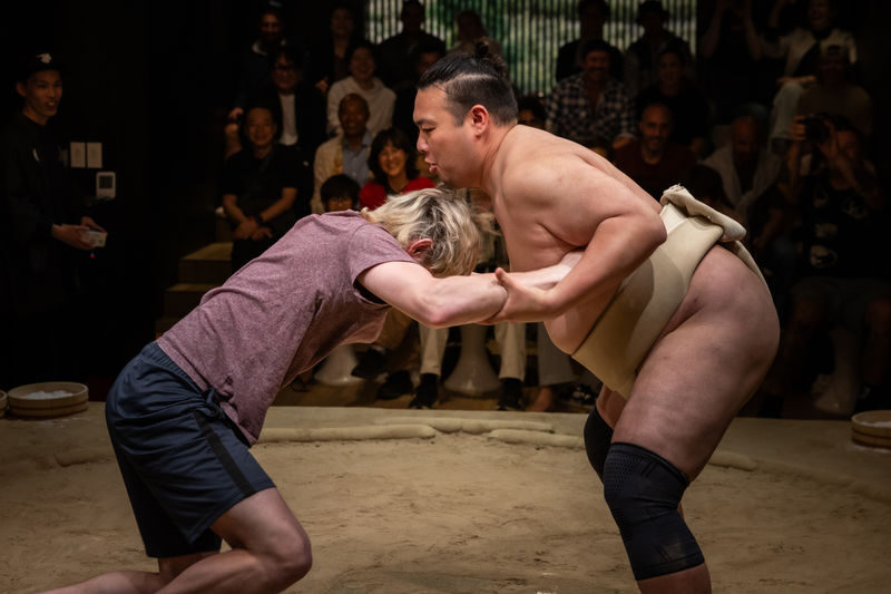 OSAKA Sumo Live Match show Experience with salt-throwing Challenge! - Sumo, close enough to hear the charge