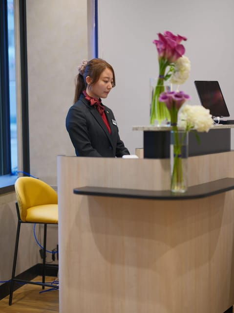 Osaka Umeda City Terminal: Premium Lounge Entry - Experience Duration and Group Size
