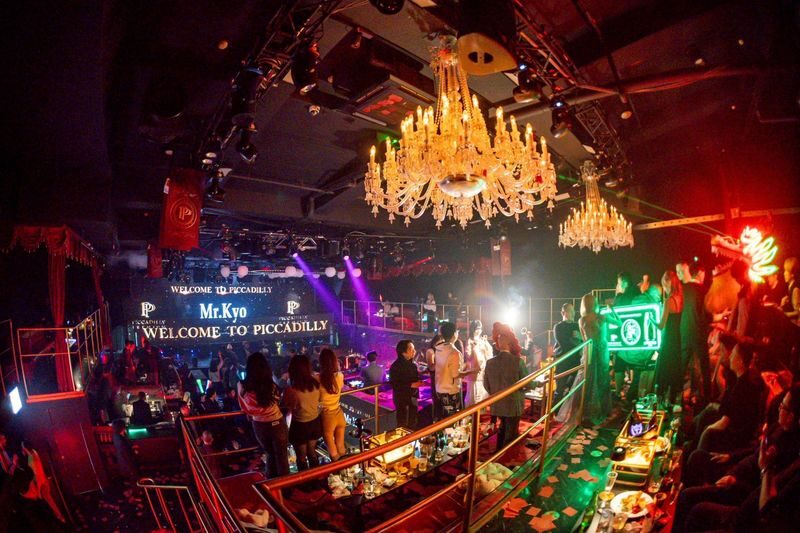 Osaka Umeda: PICCADILLY Live Show & Nightclub & Shisha | VIP Package - The show, food and what not to assume