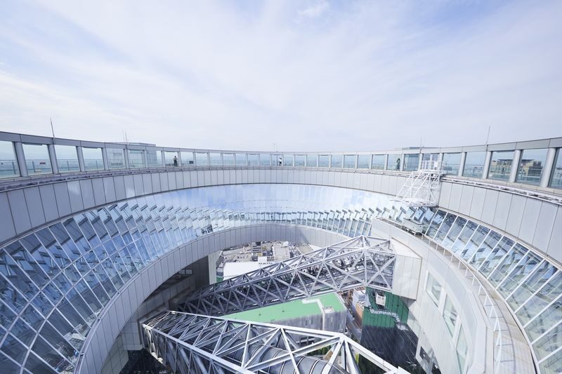 Osaka Walking Tour: Osaka Castle & River Cruise from Osaka or Kyoto - The Aqua Liner: a seated pause with river views