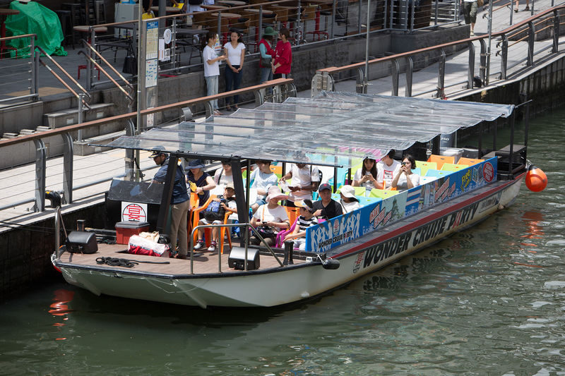 Osaka Wonder Cruise - Twenty Minutes, With a Photo Stop