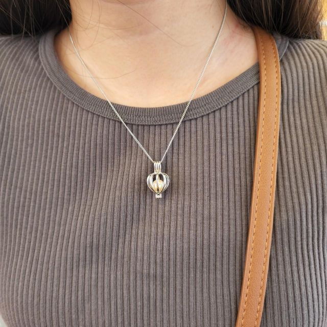 Osaka:Experience Extracting Pearls From Akoya Oysters - Description of the Activity