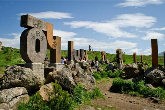Oshakan - Armenian Letters - Amenities Included